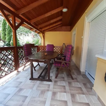Holiday home Pakasz Nyaralohaz Tiszafured